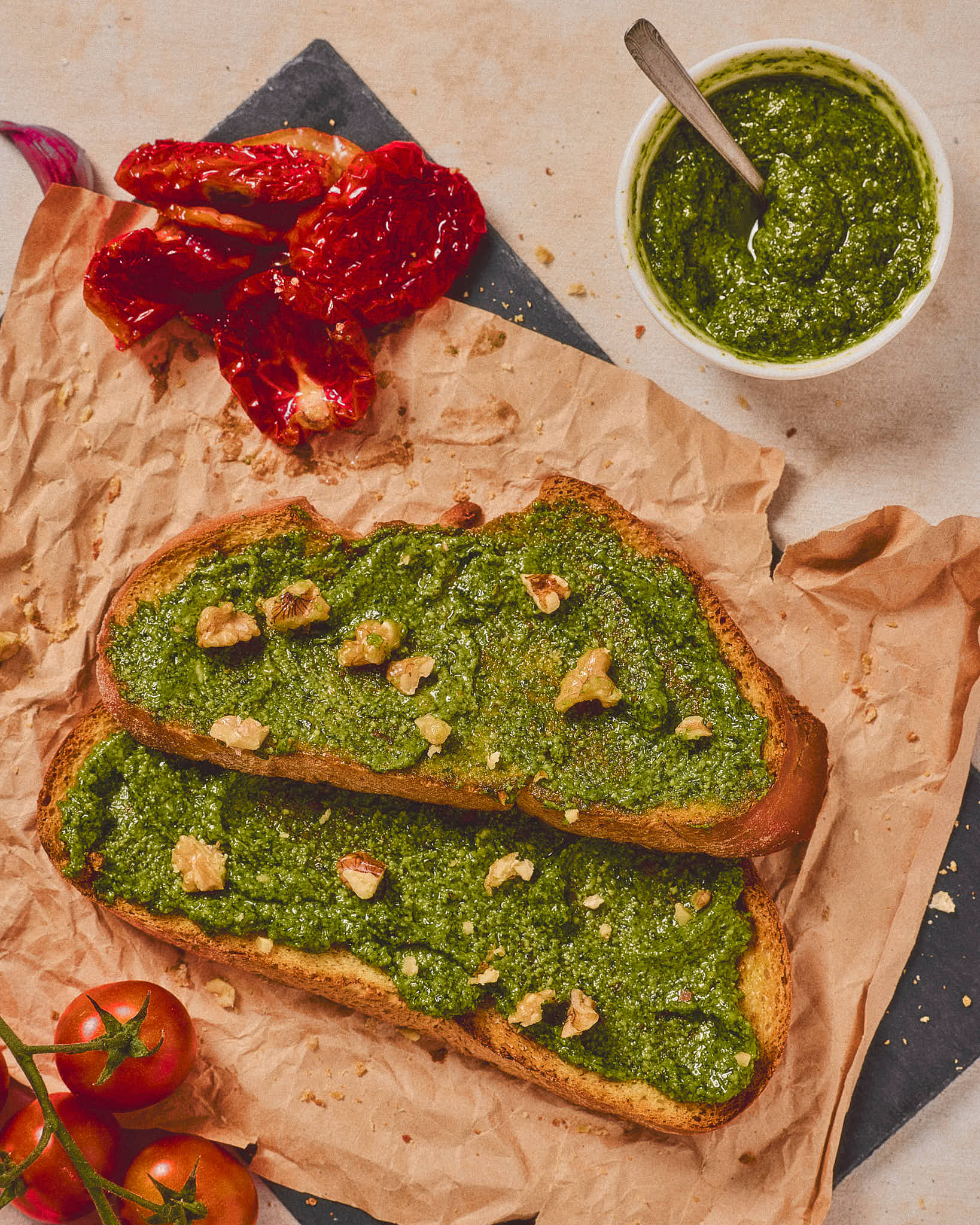 tostadas con pesto
